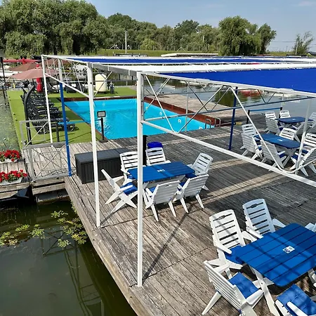 Tuenderfatyol Båthotell Abádszalók