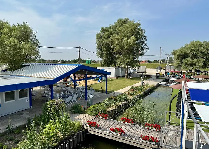 보트호텔 Tuenderfatyol Abádszalók