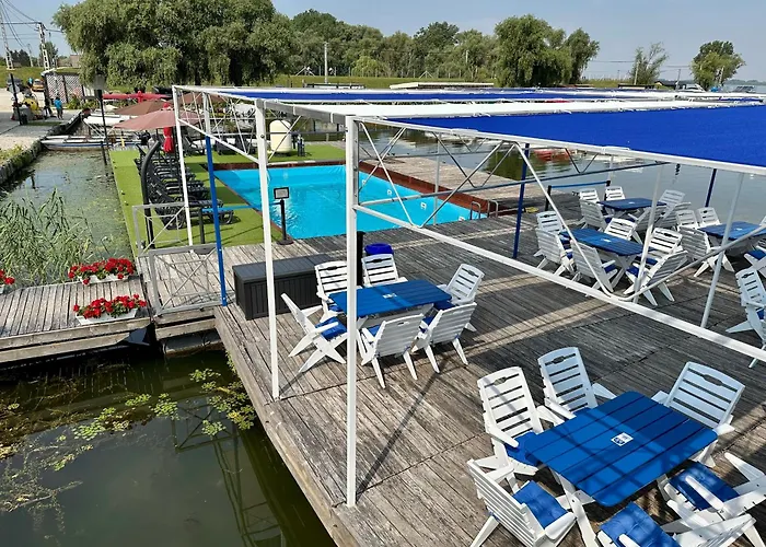 Tuenderfatyol 보트호텔 Abádszalók